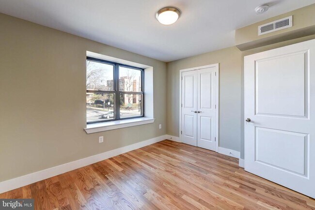 Building Photo - 2031 Benning Rd NE