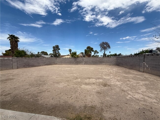 Building Photo - 2206 Sunnyslope Ave