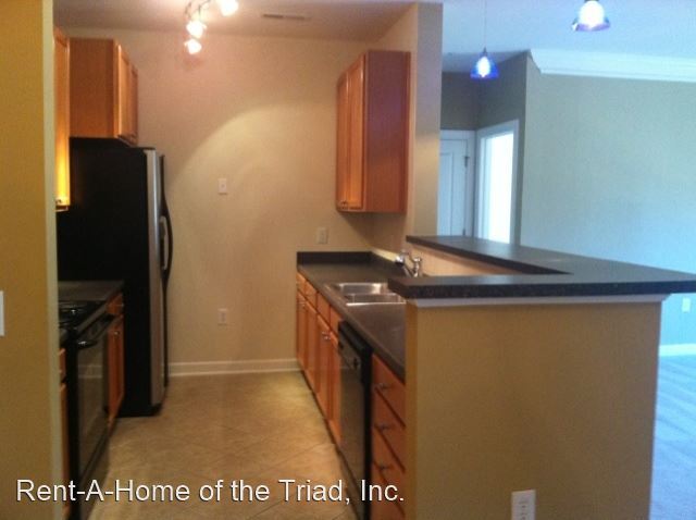 Building Photo - 2 br, 2 bath House - 108 Sunset Circle #202