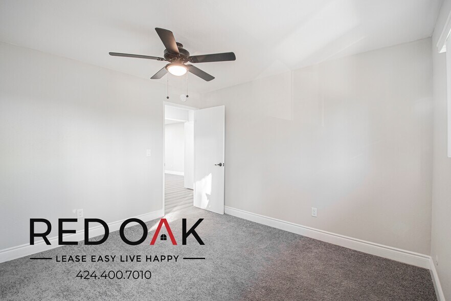 Building Photo - 821 N Wilcox Ave