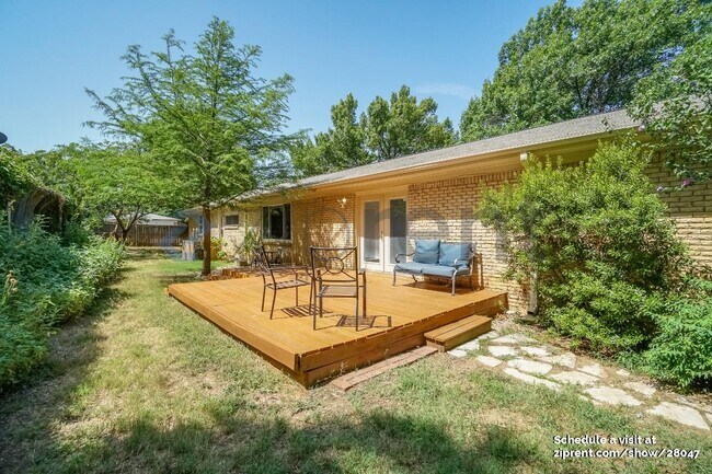 Building Photo - 1201 Ravenwood Dr