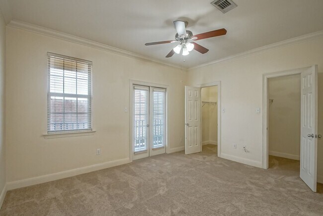 Building Photo - 10600 Lakes Blvd