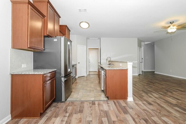Building Photo - 719 Springwood Dr