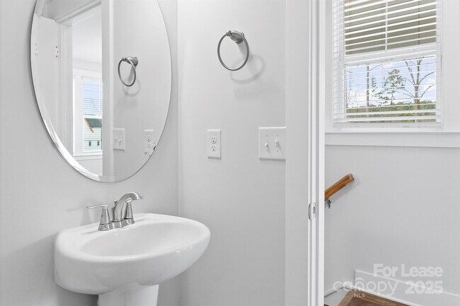 Building Photo - 628 Amalfi Dr