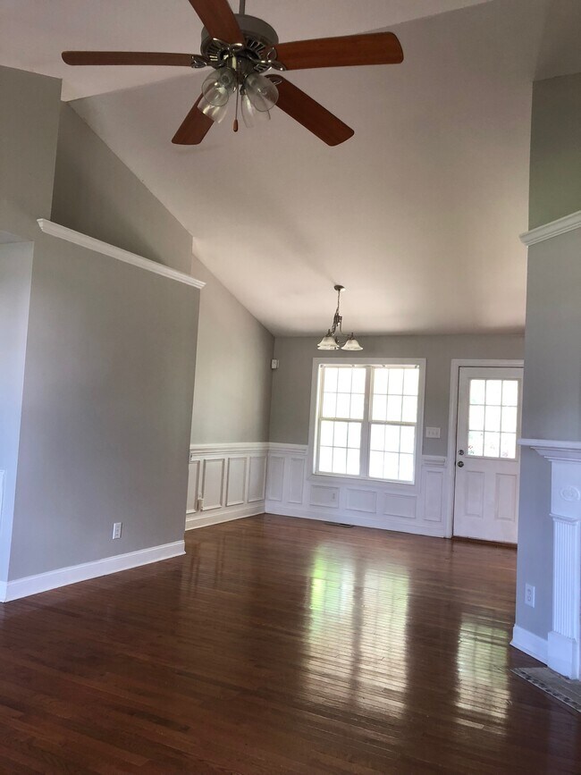 Building Photo - 1213 Pressley Downs Dr SE