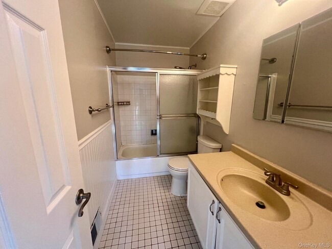 Building Photo - 28 Stratford Rd