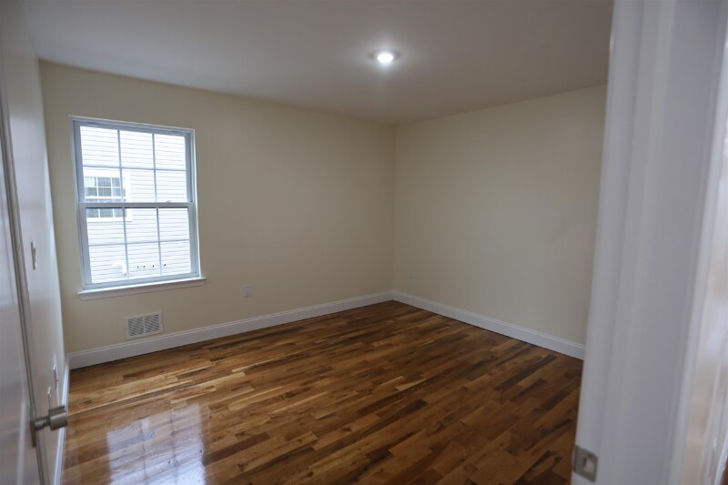 Building Photo - 226 Tappan St