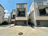 Building Photo - For Lease | 3 Bed, 2 Bath | 2,139 Sq Ft | Greater Heights |