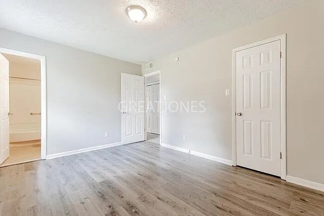 Building Photo - 3536 Torbay Dr