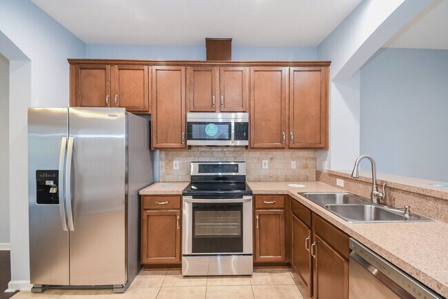 Building Photo - 13019 Sunset Lake Dr