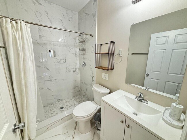 Building Photo - 1330 28th Ave