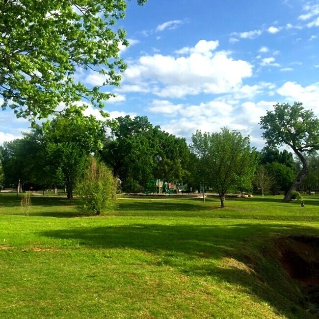 Building Photo - MOVE-IN SPECIAL: Beautifully Updated 1BD 1...