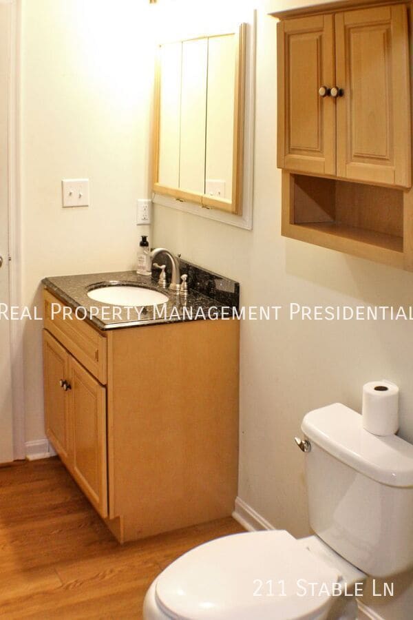 Building Photo - 211 Stable Ln