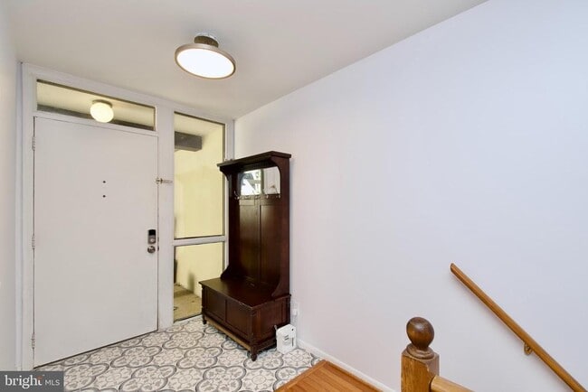 Building Photo - 2204 S Quincy St