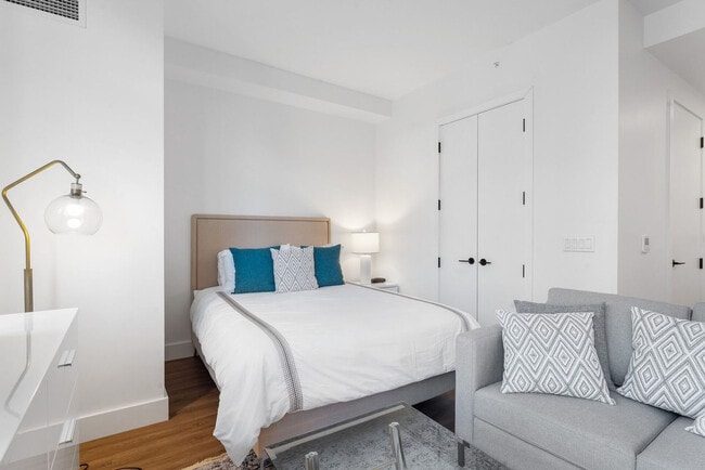 Building Photo - 2230 Cropsey Ave