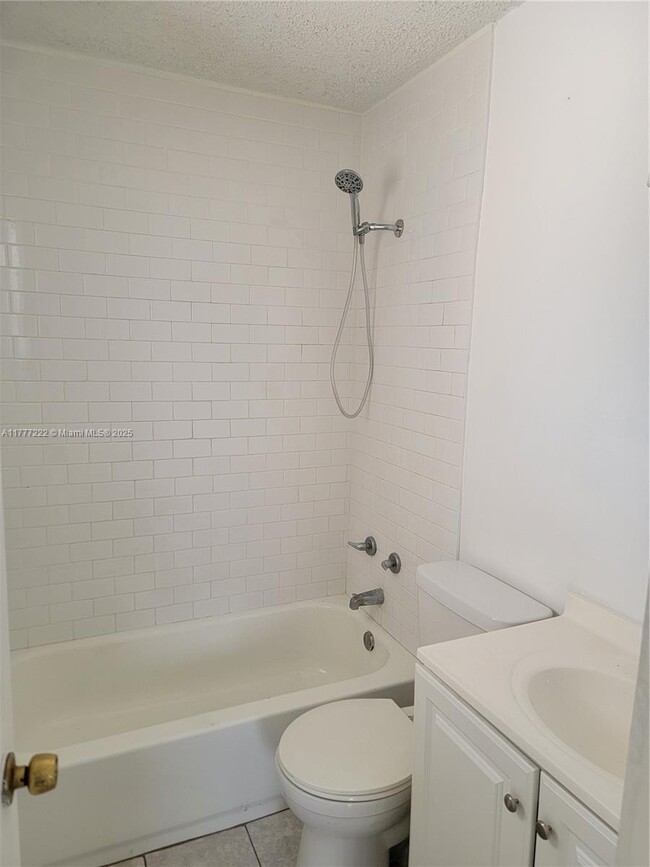 Building Photo - 3 bedroom in Miami Gardens FL 33056