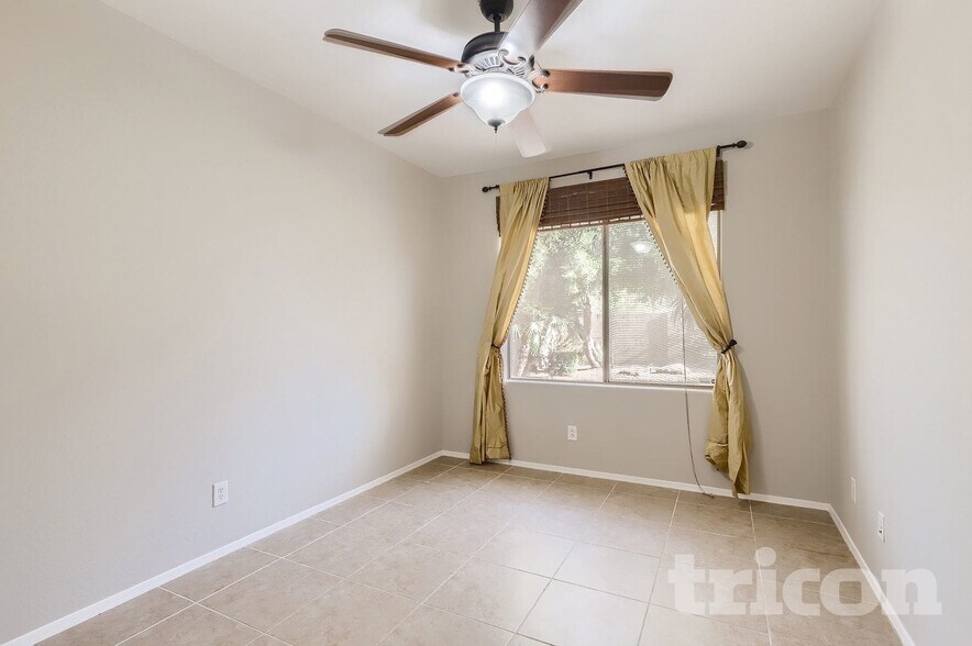 Building Photo - 43633 W Cydnee Dr