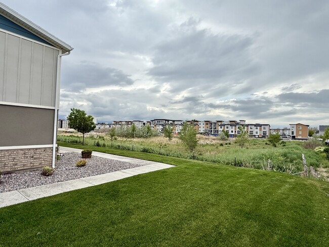 Building Photo - 676 E 550 S
