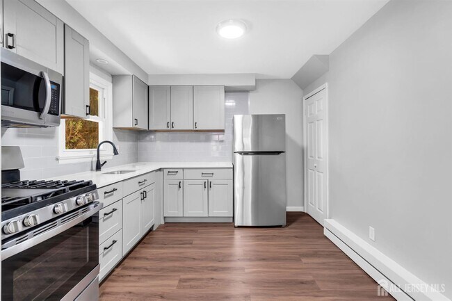 Building Photo - 368-70-370 Voorhees Ave