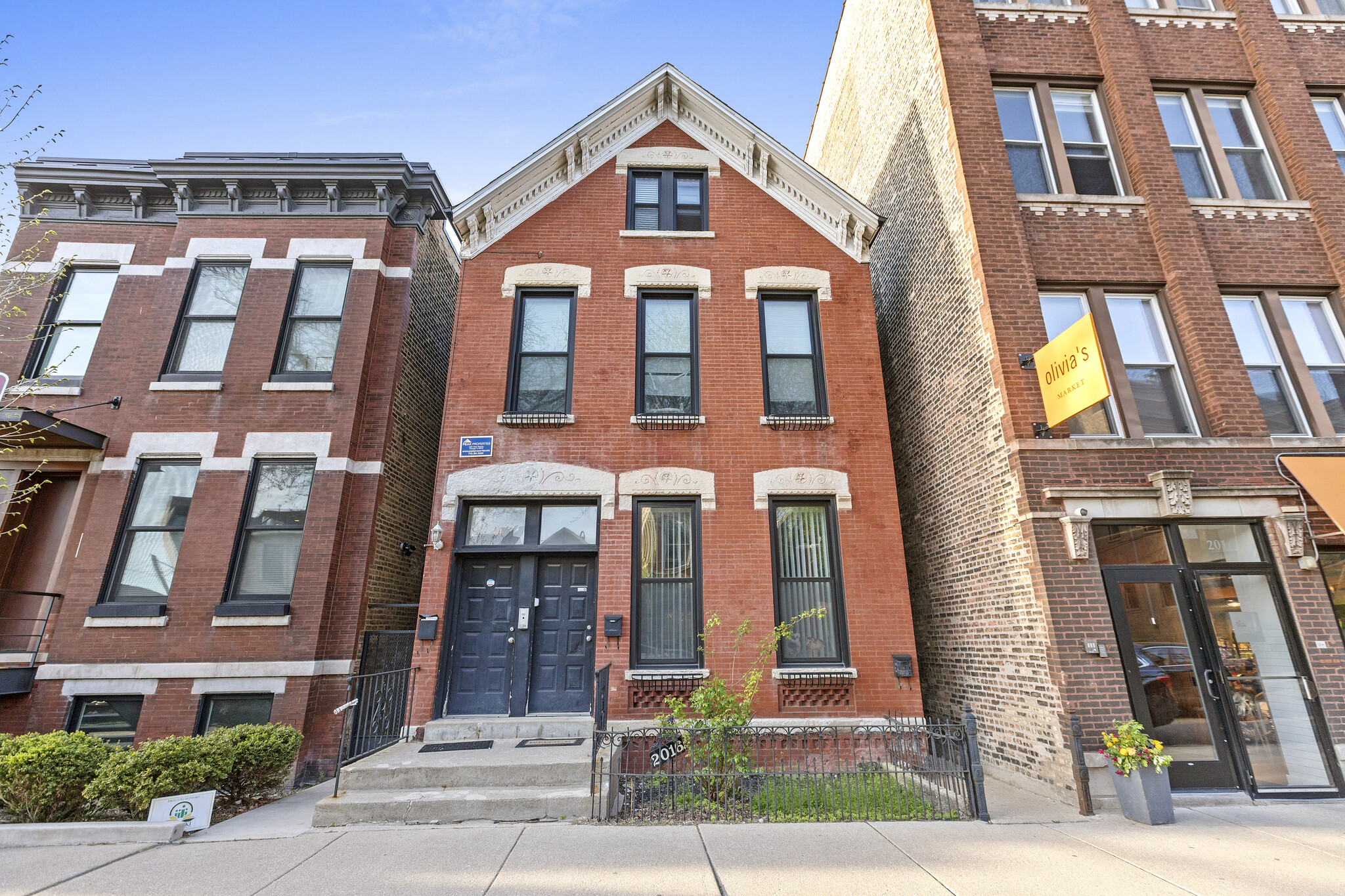 Building Photo - 2016 W Wabansia Ave
