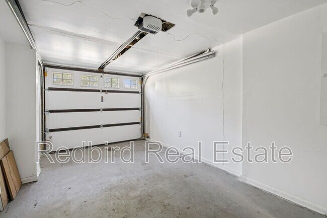 Building Photo - 401 Lawrence St