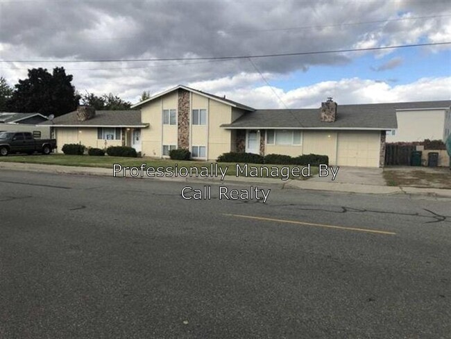 Primary Photo - 14727 E 4th Ave