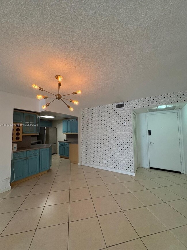 Building Photo - 6039 Collins Ave