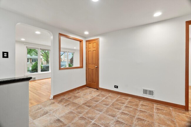 Building Photo - 5239 S Rutherford Ave