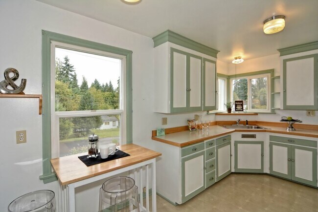 Building Photo - 2BR/1.75BA Wedgwood Home with Bonus Room and Large Backyard