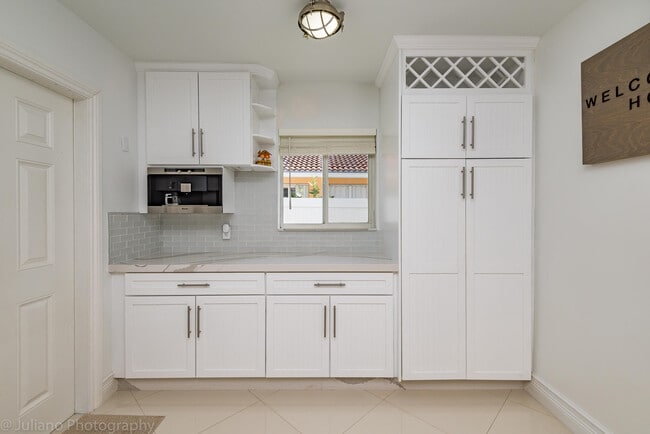 Building Photo - 1510 SE 14th Ct