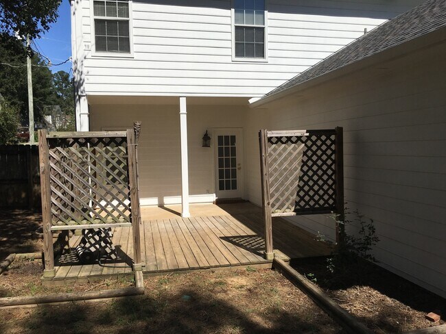Building Photo - Helena Beauty!!  3BR 2.5BA - You will LOVE IT!!