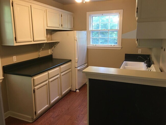 Building Photo - 700 Canebrake Dr