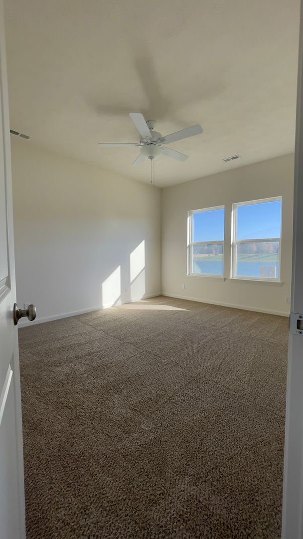 Building Photo - 3 Bedroom 2 Bath