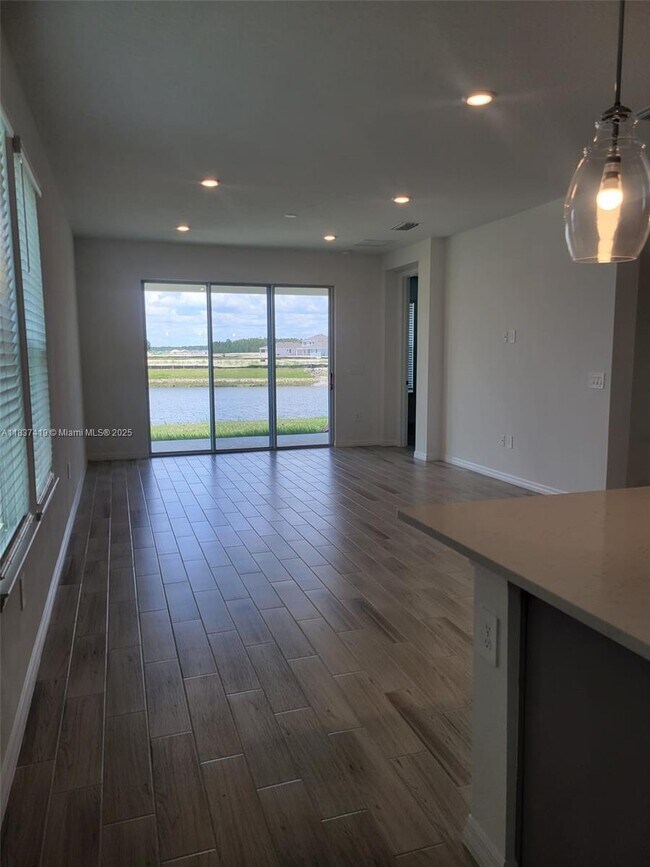 Building Photo - 5727 Gingham Dr