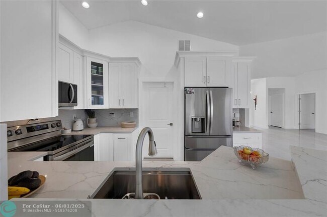 Building Photo - 9585 Carousel Cir S