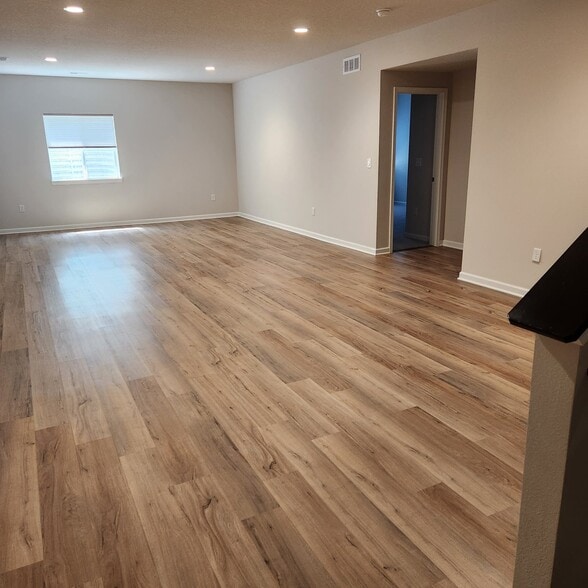 Building Photo - 1500 Primrose Dr SE