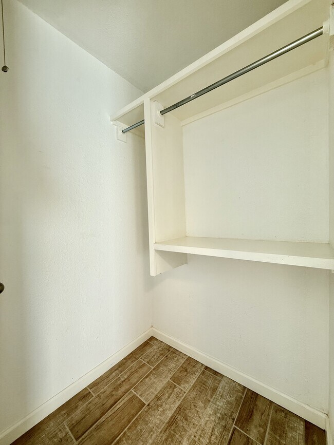 Building Photo - 10833 Cardigan Dr