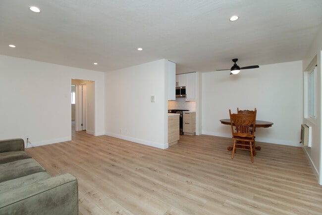 Primary Photo - 3637 Glendon Ave