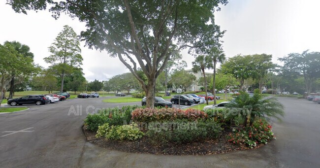 Building Photo - 3051 N Course Dr