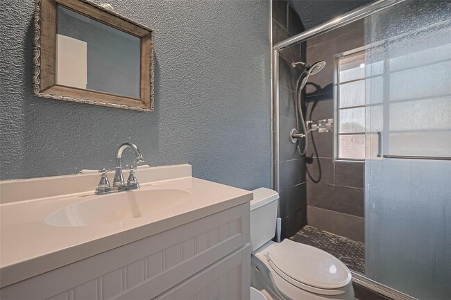 Building Photo - 3812 Redbud Dr