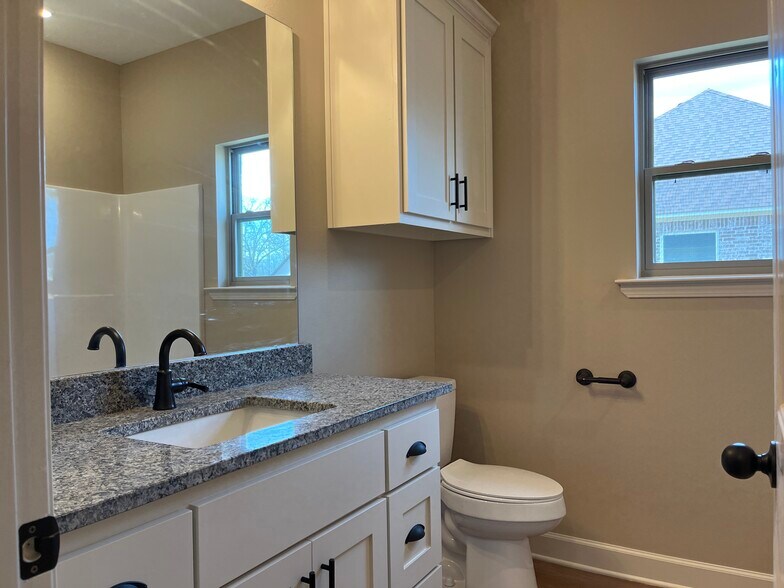 Building Photo - 137 Hayden Dr