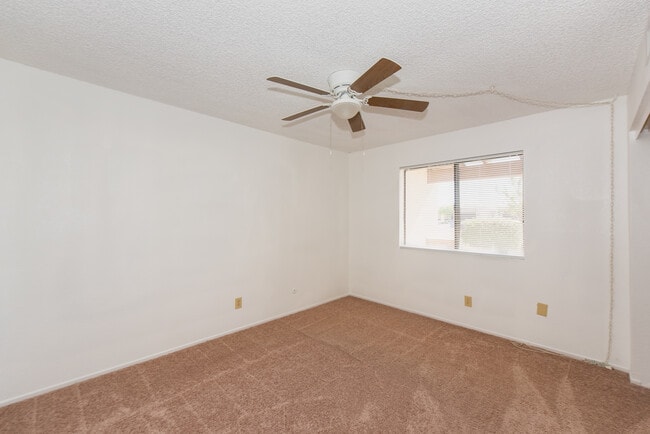 Building Photo - 514 W 37th St