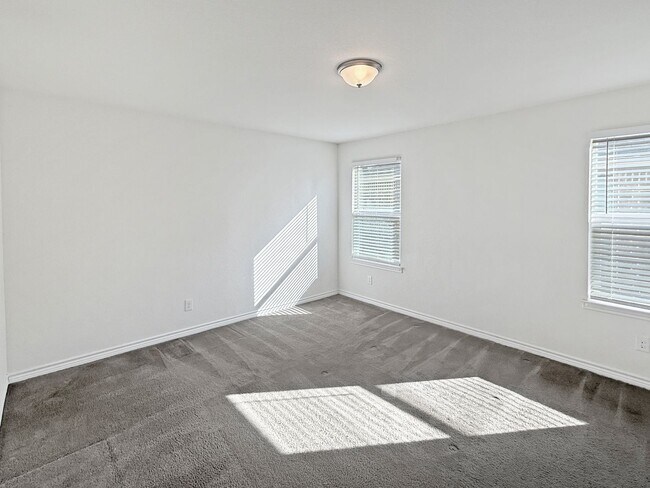 Building Photo - New Braunfels gem