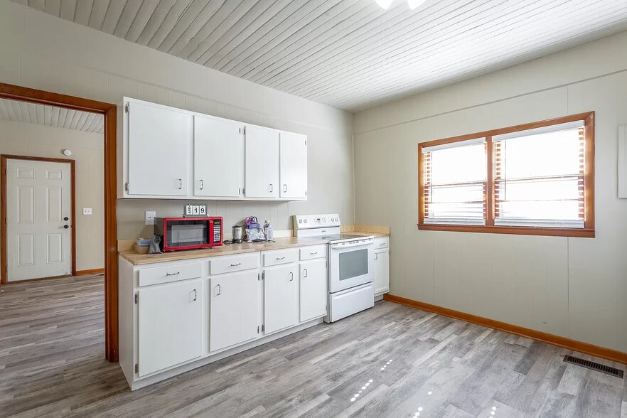 Building Photo - 206 Spruce St