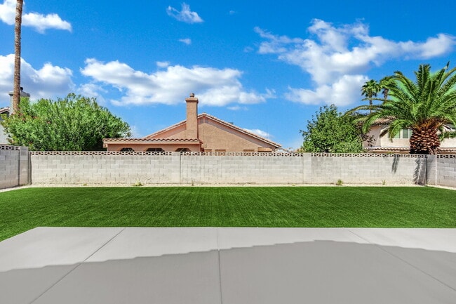 Building Photo - Step into this charming 3-bedroom, 3-bathroom home that has so much to offer!