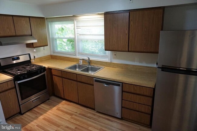 Building Photo - 1306 Saluja Hill Ct