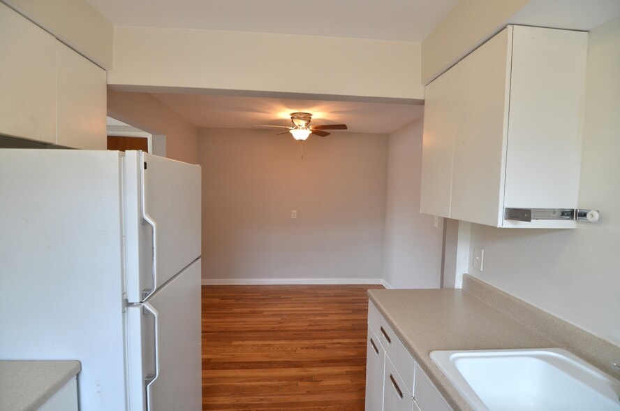 Building Photo - 5850 Robison Rd