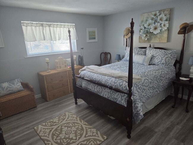 Building Photo - 176 Maple Ave