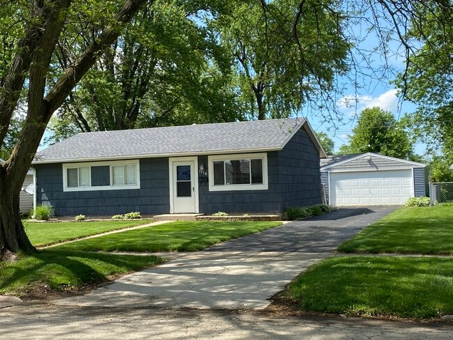 Primary Photo - 1718 Evans Ave