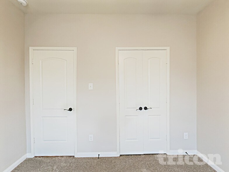 Building Photo - 2312 Redbud Dr